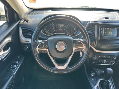 Used 2016 Jeep Cherokee Latitude w/ Cold Weather Group image 14