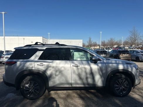 New 2025 Nissan Pathfinder SV image 8