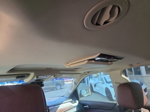 Used 2019 Chevrolet Tahoe Premier RWD image 16