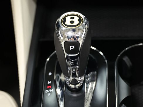 Used 2019 Bentley Bentayga AWD/4WD image 46