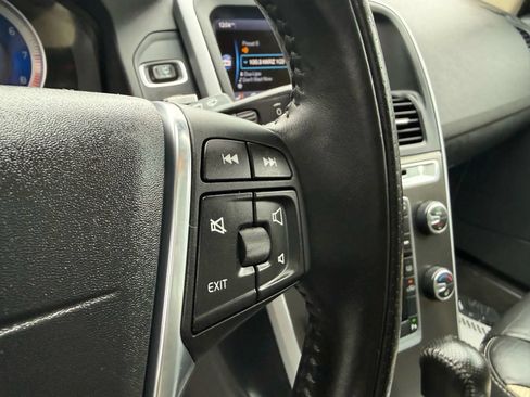 Used 2011 Volvo XC60 T6 R-Design w/ Convenience Pkg AWD/4WD image 22