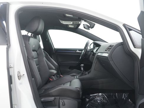 Used 2017 Volkswagen Golf R 4-Door image 11