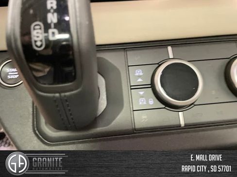 Used 2024 Land Rover Defender 110 X-Dynamic SE image 31