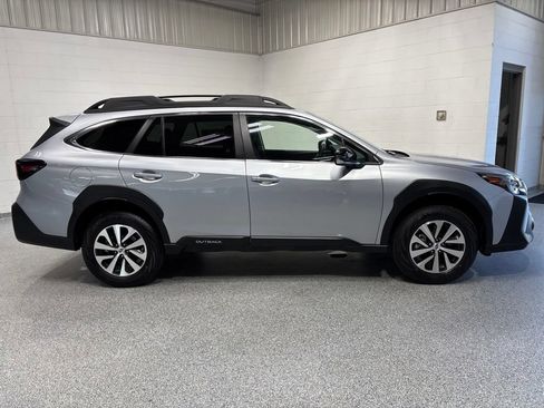 Used 2025 Subaru Outback Premium AWD/4WD image 8