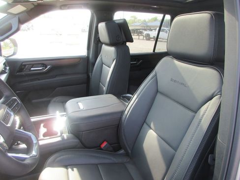 New 2026 GMC Yukon Denali w/ Denali Reserve Package AWD/4WD image 12