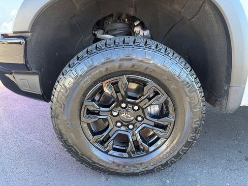 Used 2023 Chevrolet Silverado 1500 ZR2 w/ Technology Package image 9