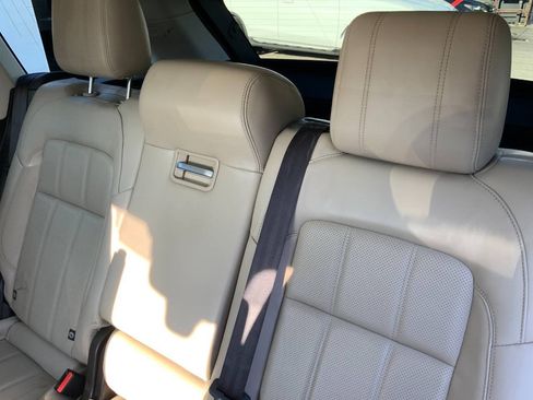 Used 2018 Land Rover Range Rover Sport HSE AWD/4WD image 16