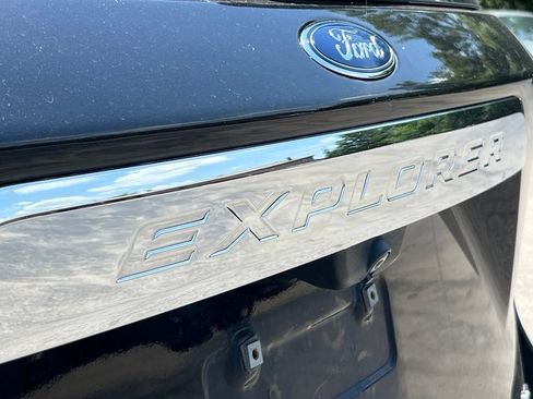 Used 2021 Ford Explorer Limited AWD/4WD image 8