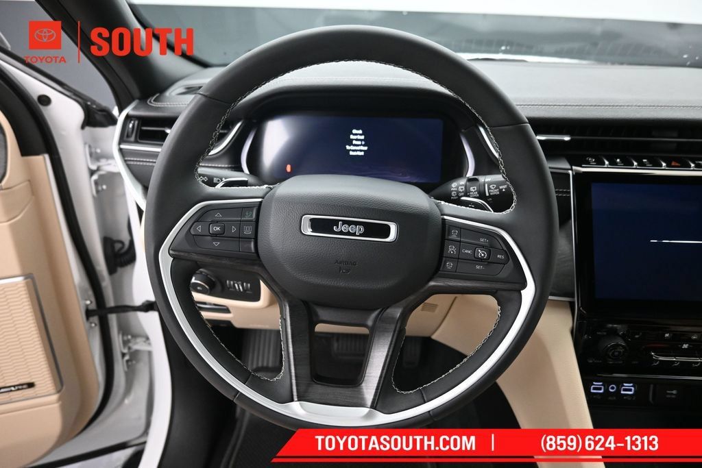 Used 2023 Jeep Grand Cherokee Limited w/ Luxury Tech Group II AWD/4WD image 28