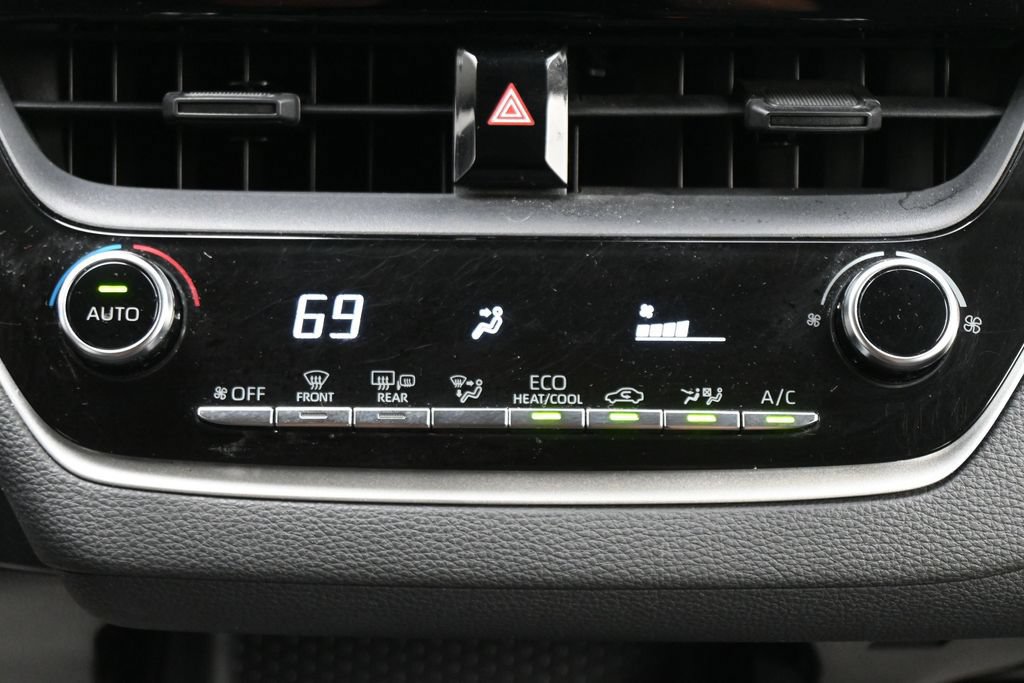 Used 2020 Toyota Corolla LE FWD image 18