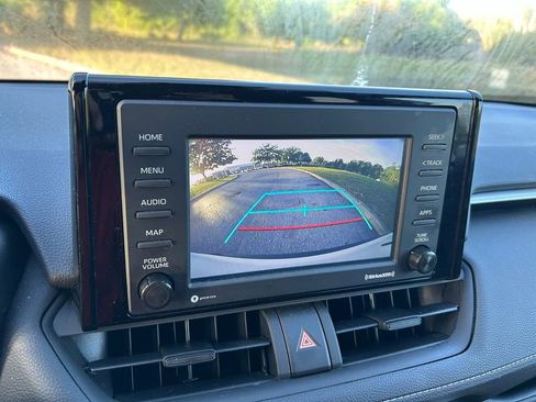 Used 2022 Toyota RAV4 LE image 24