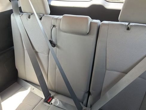 Used 2023 Toyota Highlander L image 29