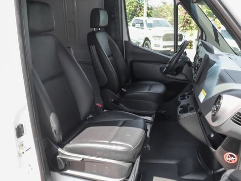 Used 2025 Mercedes-Benz Sprinter 2500 image 36