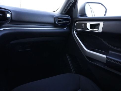 Used 2022 Ford Explorer XLT image 8