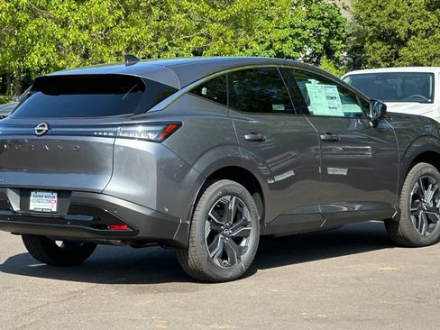 New 2025 Nissan Murano SV image 2