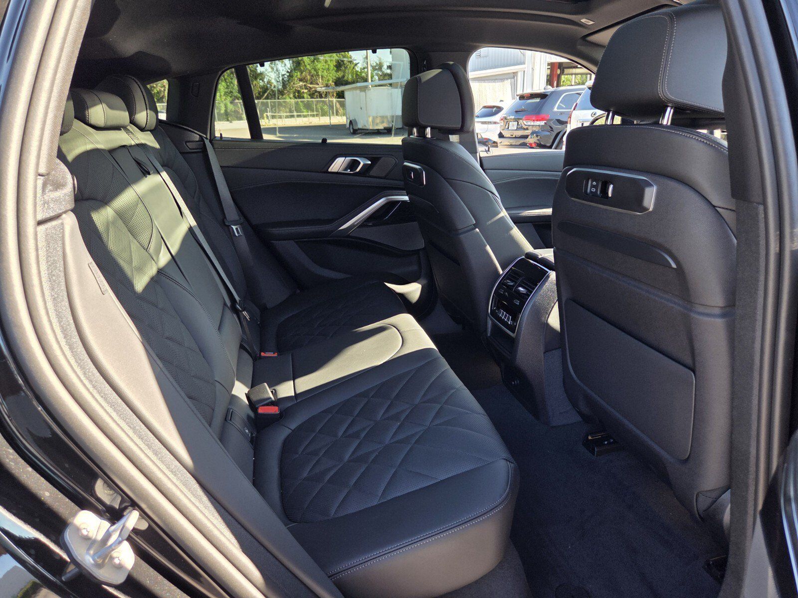 New 2027 BMW X6 xDrive40i w/ Executive Package AWD/4WD image 16
