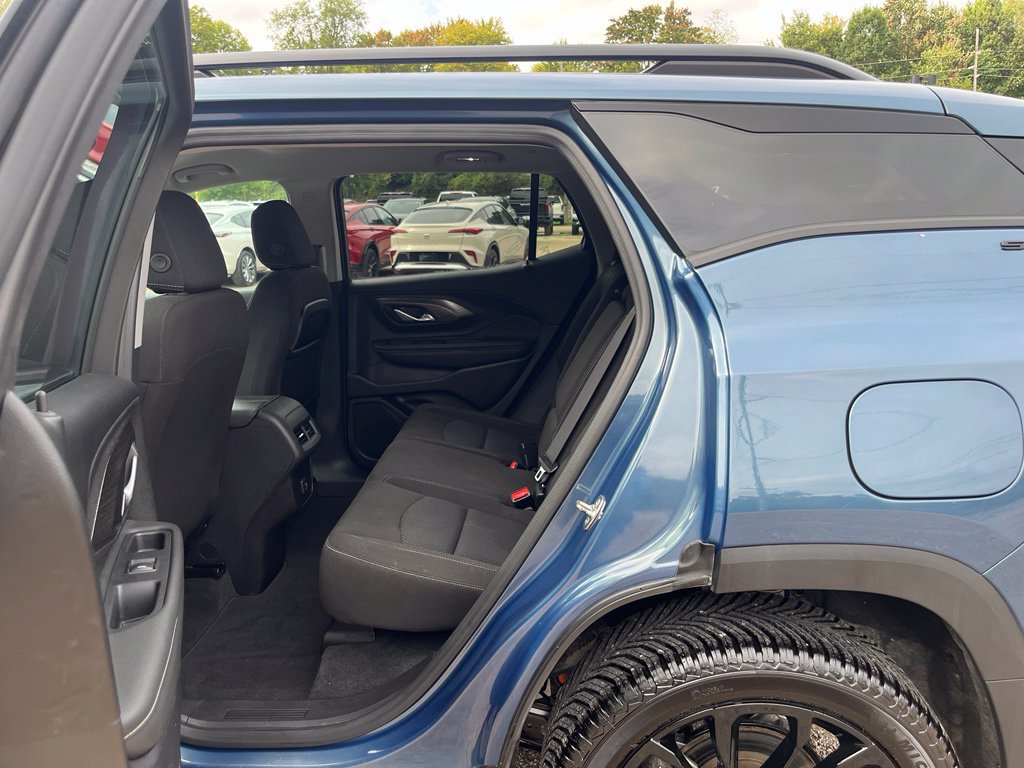 Used 2024 GMC Terrain SLE w/ Driver Convenience Package AWD/4WD image 28