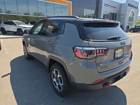 Used 2022 Jeep Compass Trailhawk w/ Trailhawk Convenience Group AWD/4WD image 11