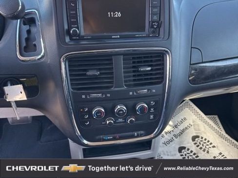 Used 2018 Dodge Grand Caravan SE w/ UConnect Hands-Free Group image 24