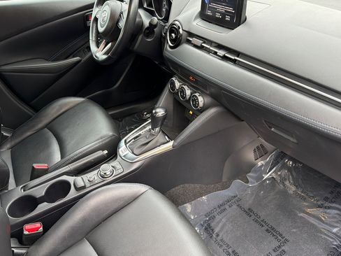 Used 2020 Toyota Yaris XLE image 16