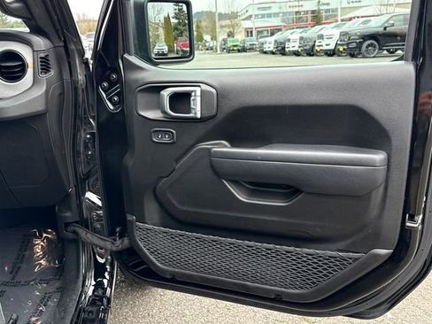 Used 2024 Jeep Wrangler Sport S image 27