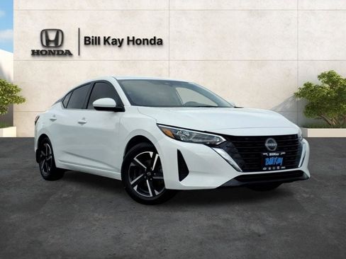 Used 2025 Nissan Sentra SV FWD image 1