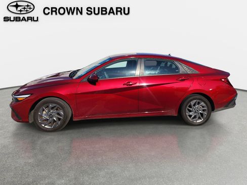 Used 2024 Hyundai Elantra SEL image 2