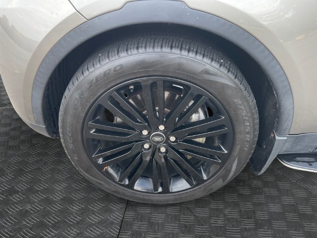 Used 2018 Land Rover Discovery HSE AWD/4WD image 14