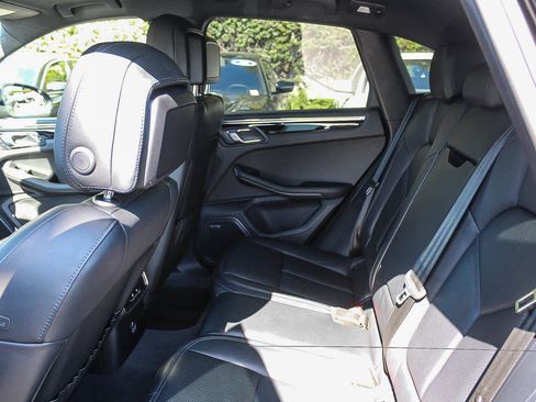 Used 2024 Porsche Macan S AWD/4WD image 17