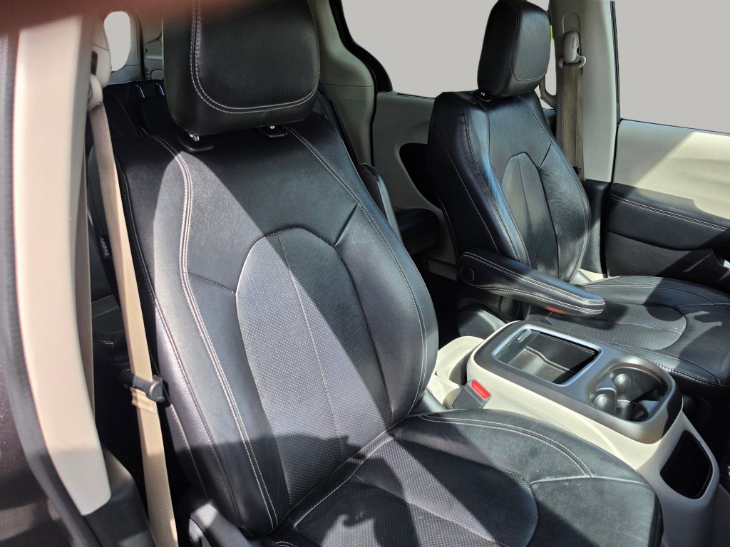 Used 2022 Chrysler Pacifica Touring-L FWD image 34