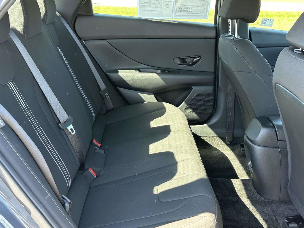 Used 2025 Hyundai Elantra SEL FWD image 11