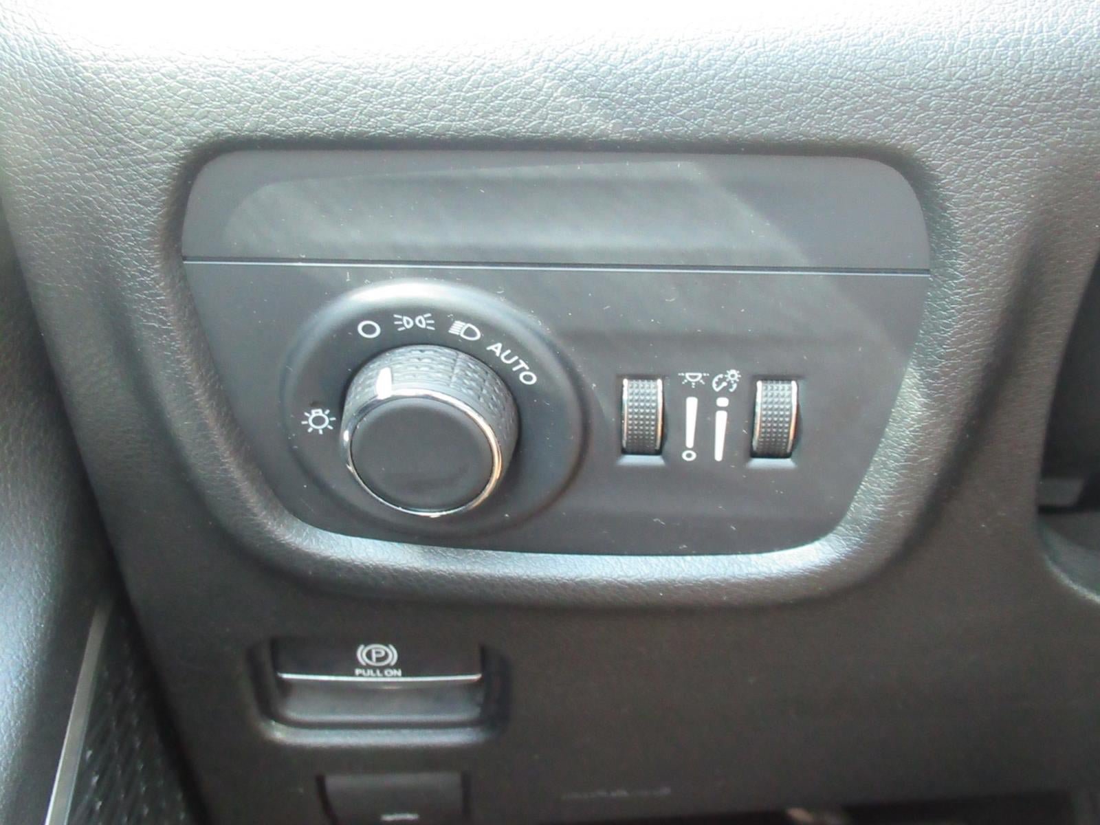 Used 2021 Jeep Grand Cherokee L Laredo w/ Luxury Tech Group I RWD image 22