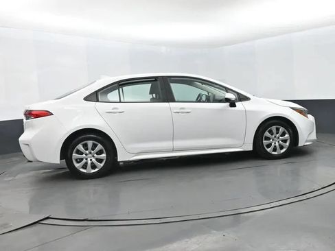Used 2024 Toyota Corolla LE FWD image 4