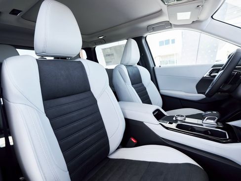 New 2025 Mitsubishi Outlander SE image 27