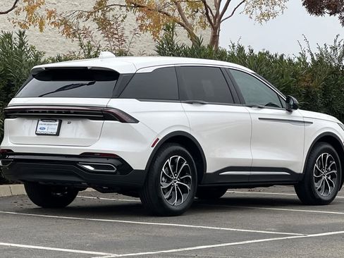 New 2026 Lincoln Nautilus Premier image 2