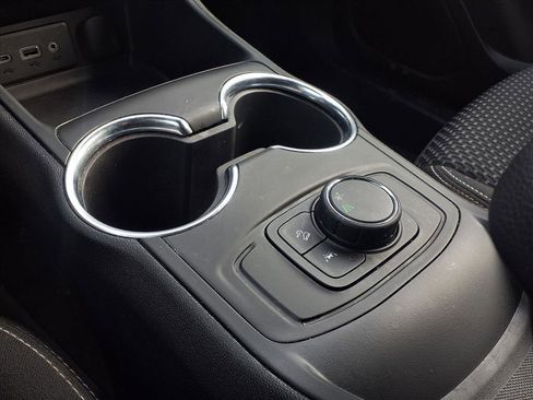 Used 2023 GMC Terrain SLE image 12