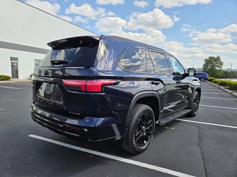 Used 2025 Toyota Sequoia Limited w/ Tow Technology Package AWD/4WD image 7