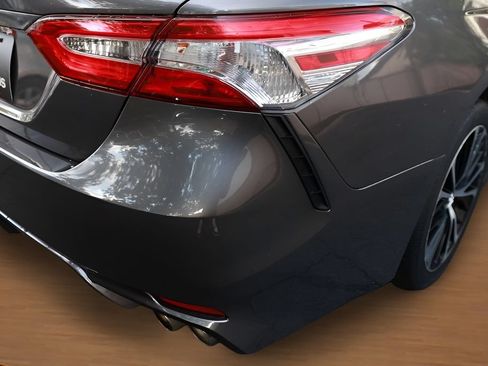 Used 2020 Toyota Camry SE w/ Convenience Package FWD image 10