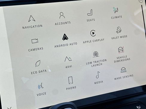 New 2026 Land Rover Defender 110 X-Dynamic SE image 25