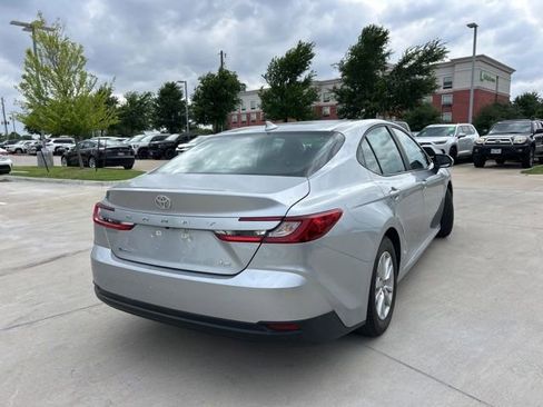 Used 2025 Toyota Camry LE image 3