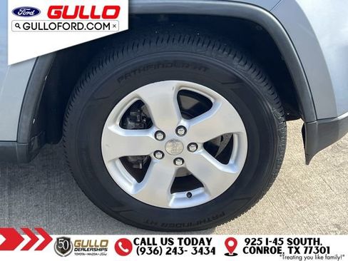 Used 2012 Jeep Grand Cherokee Laredo RWD image 30