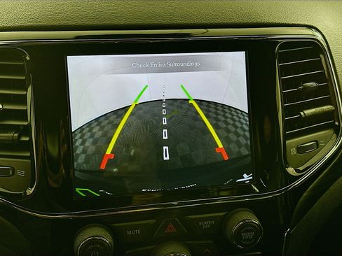 Used 2020 Jeep Grand Cherokee Altitude RWD image 23