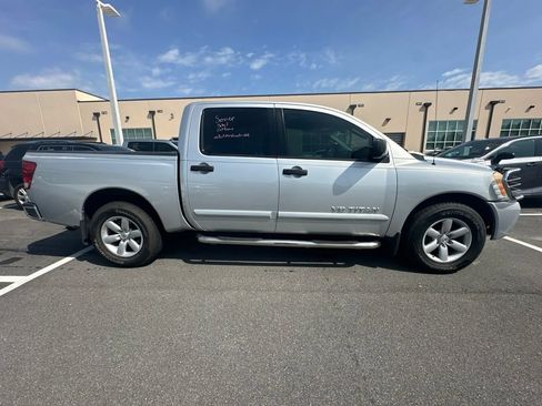 Used 2010 Nissan Titan SE w/ SE Value Truck Pkg RWD image 2