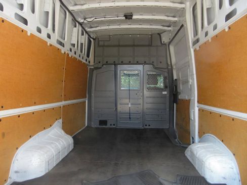 Used 2020 Nissan NV 2500 SV RWD image 22