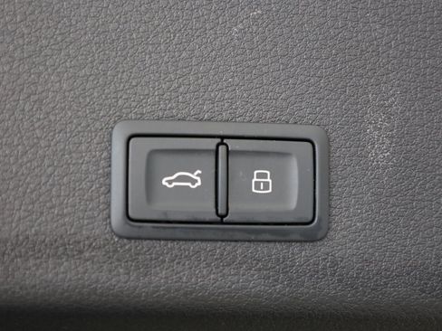 Used 2023 Audi e-tron Premium Plus w/ Premium Plus Package image 41