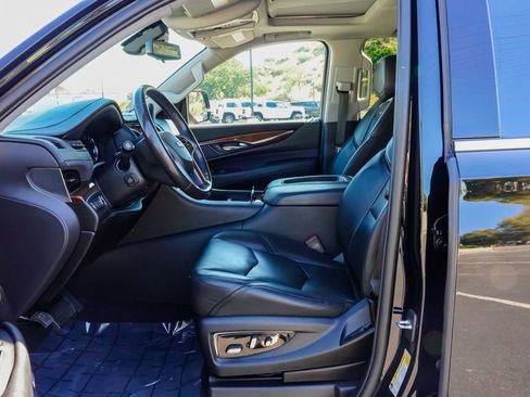 Used 2020 Cadillac Escalade Luxury image 13