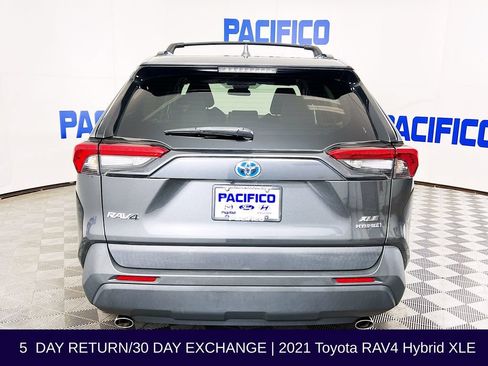 Used 2021 Toyota RAV4 XLE AWD/4WD image 7