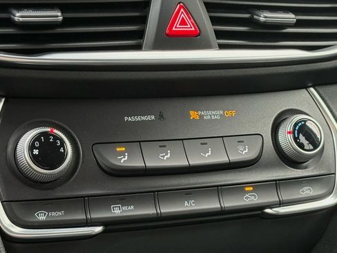 Used 2019 Hyundai Santa Fe SE image 20