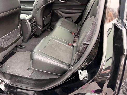 Used 2024 Jeep Grand Cherokee Altitude image 13