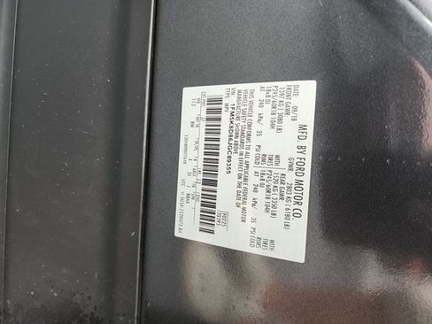 Used 2018 Ford Explorer XLT w/ Equipment Group 202A AWD/4WD image 13